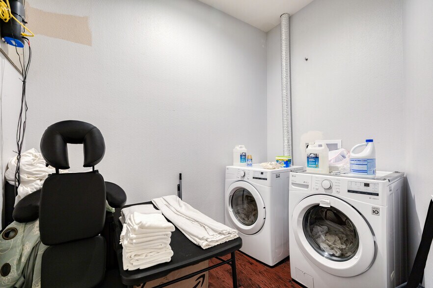 More Photos Of 12335 Hymeadow Dr, Austin Office For Sale