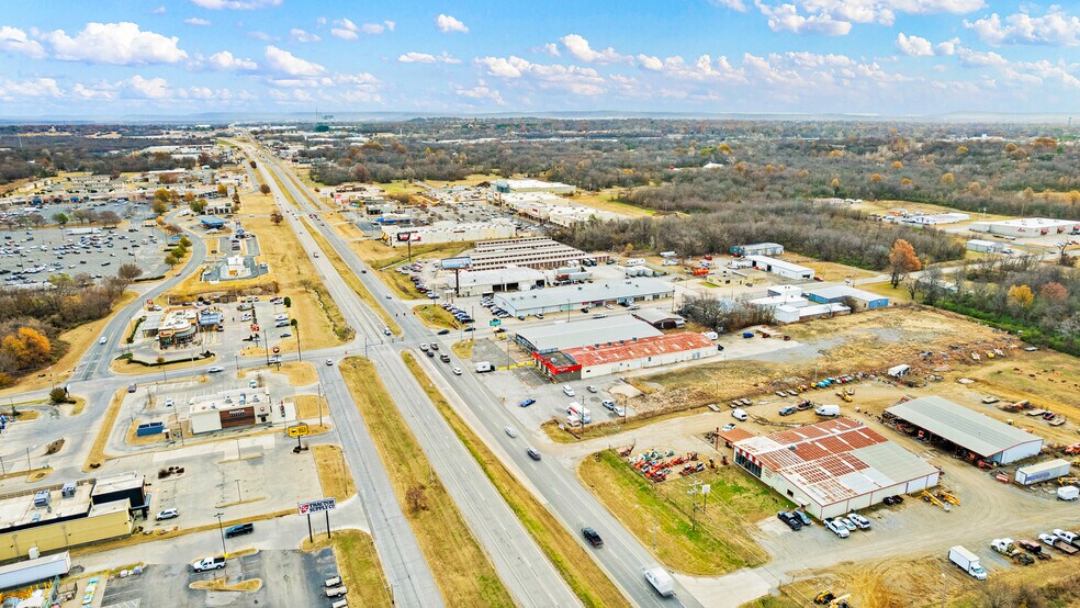 More Photos Of 1107-1111 W Shawnee St, Muskogee Auto Repair For Sale