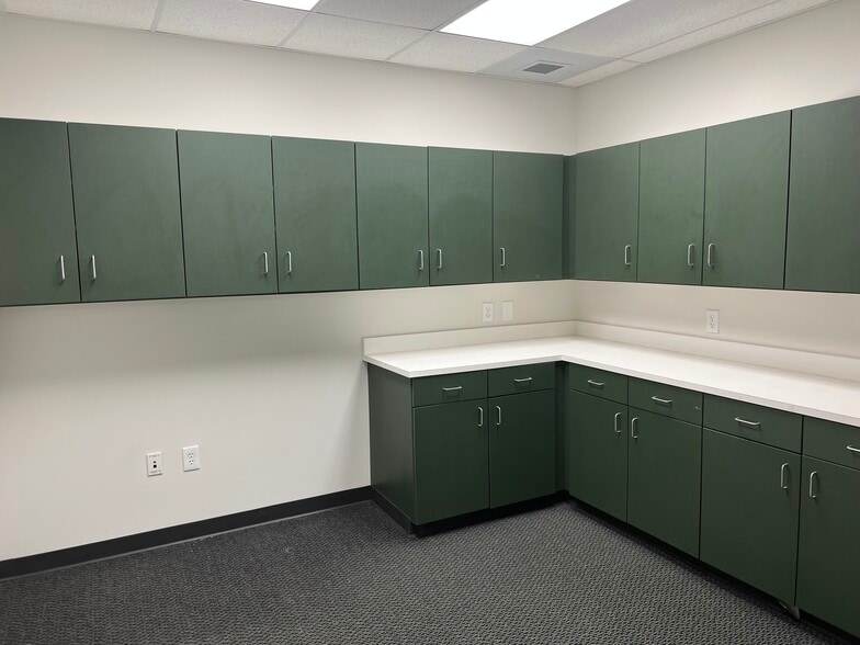 More Photos Of 616 Industrial Ave, Greensboro Flex For Lease