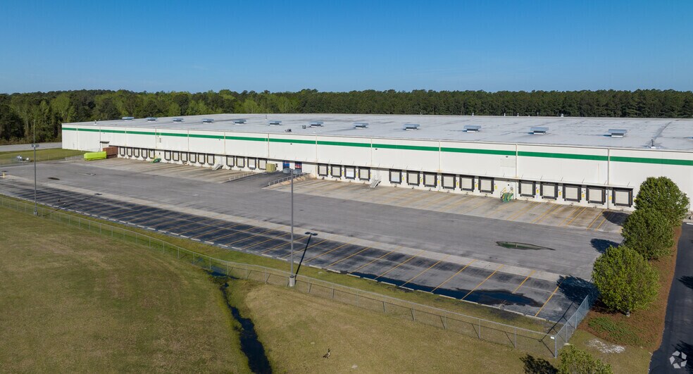 More Photos Of 4800 Corporation Dr, Fayetteville Distribution For Lease