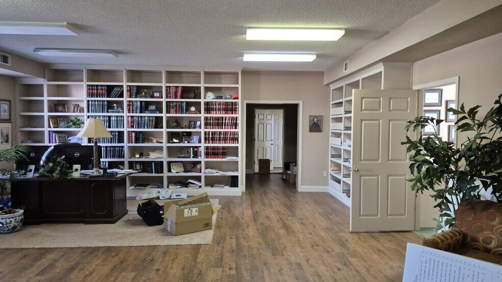 More Photos Of 310 Clay St, Arkadelphia Office For Sale