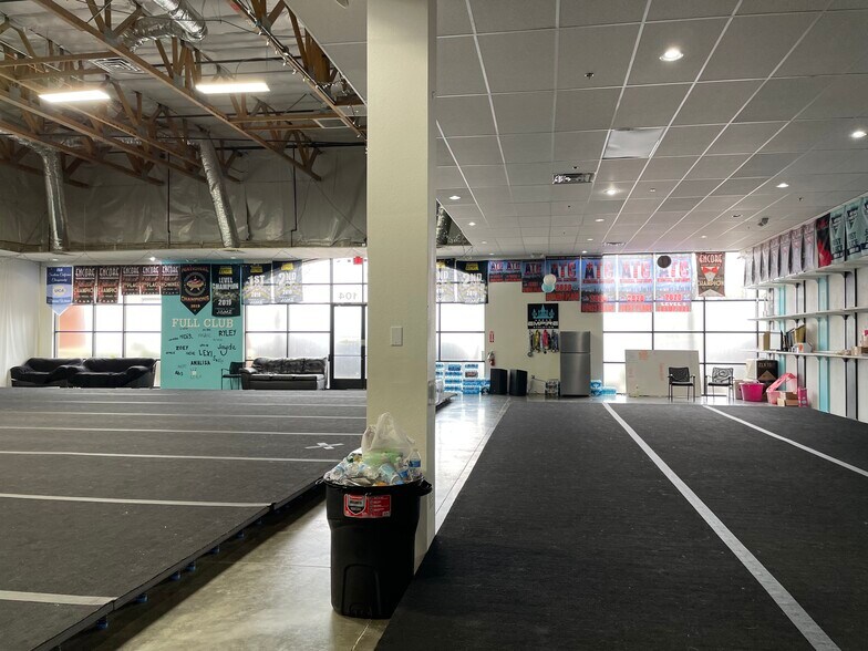 More Photos Of 7091 W Craig Rd, Las Vegas General Retail For Lease