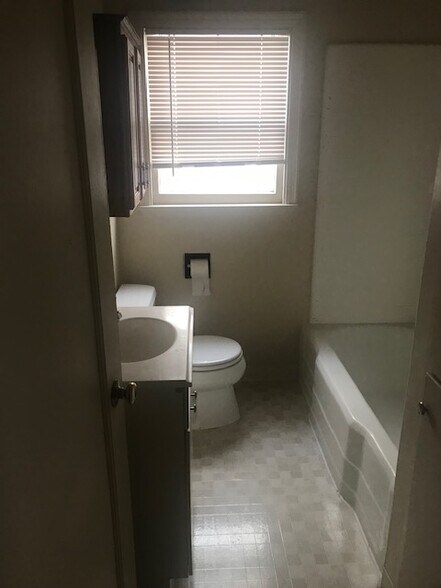 More Photos Of 238 Capitol St, Salinas Office Residential For Sale