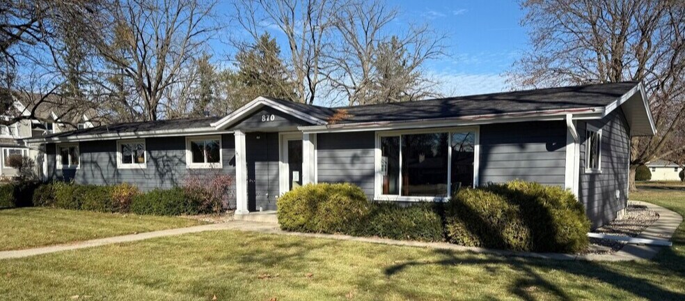 More Photos Of 870 Summit Ave, Oconomowoc Office For Sale