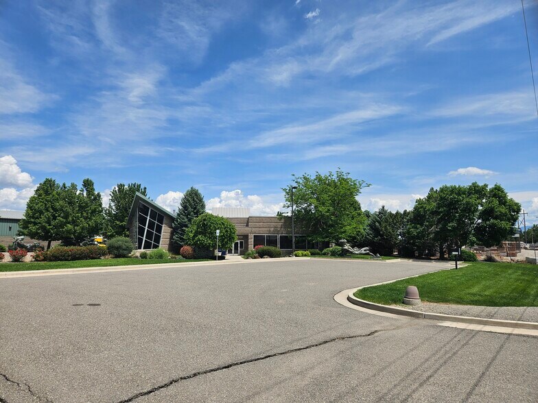 More Photos Of 3684 N Townsend Ave, Montrose Flex For Sale