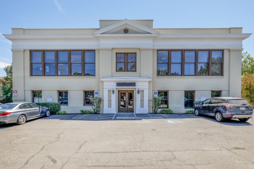 More Photos Of 11 5th St, Petaluma Loft Creative Space For Lease