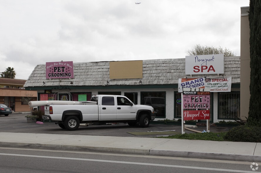More Photos Of 2424 Newport Blvd, Costa Mesa Storefront Retail Residential For Lease