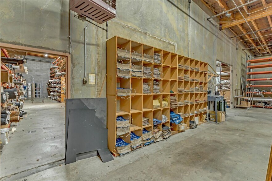 More Photos Of 1401 N Bailey Ln, Tucson Showroom For Sale