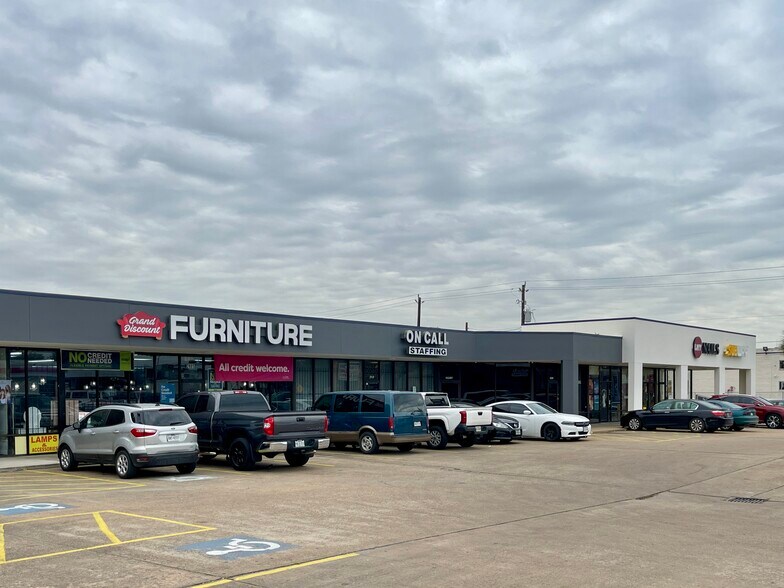 More Photos Of 2915-2991 Bingle Rd, Houston Unknown For Lease