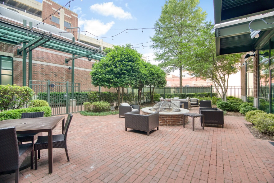 More Photos Of 521 President Clinton Ave, Little Rock Office Residential For Sale
