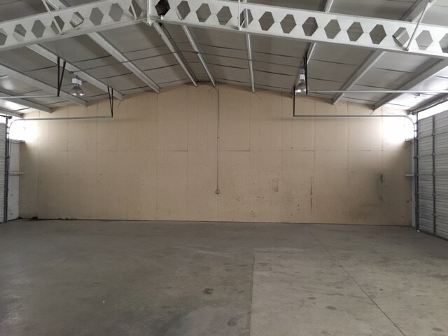 More Photos Of 301 Thomas Pl, Everman Warehouse For Lease