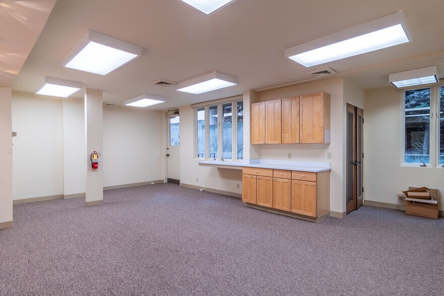 More Photos Of 400 Camino Aguajito, Monterey Office For Lease