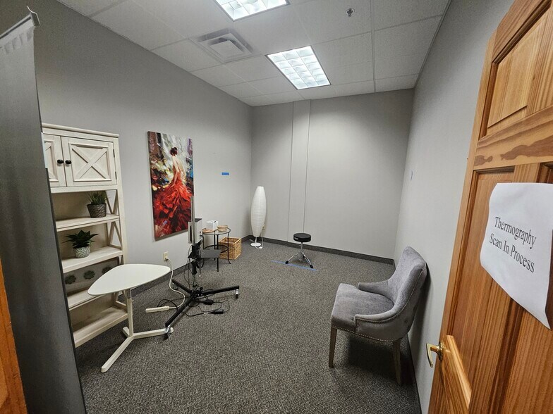 More Photos Of 20965 S Diamond Lake Rd, Rogers Storefront For Lease