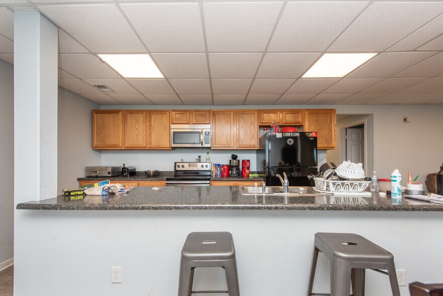 More Photos Of 13603 38th St SW, Belfield Flex For Lease