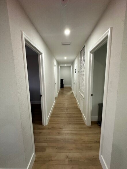 More Photos Of 1314 S Semoran Blvd, Orlando Office For Lease