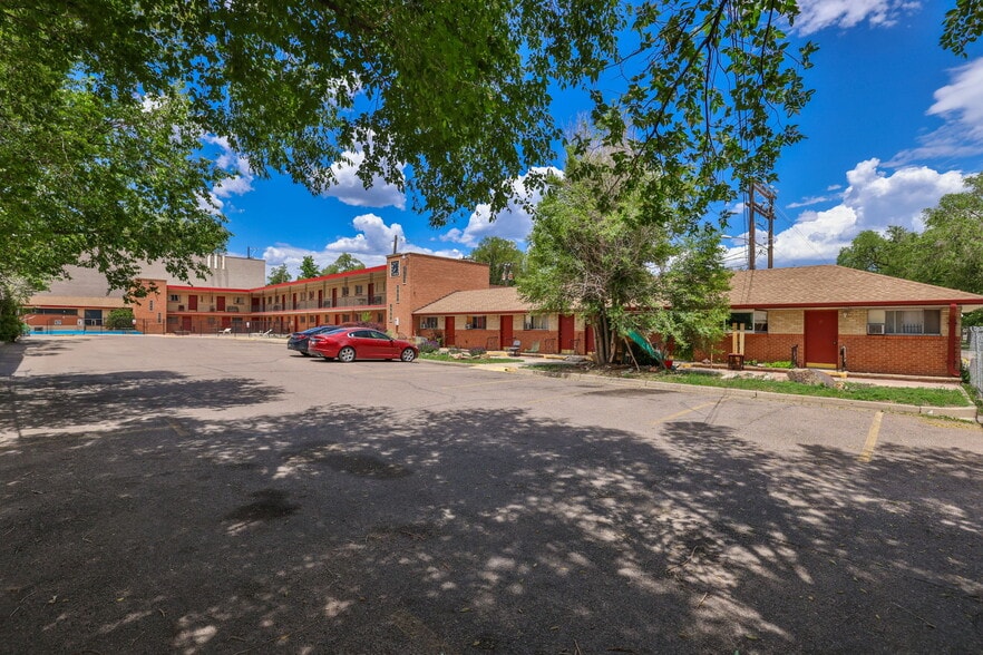 More Photos Of 620 W Colorado Ave, Colorado Springs Hotel For Sale