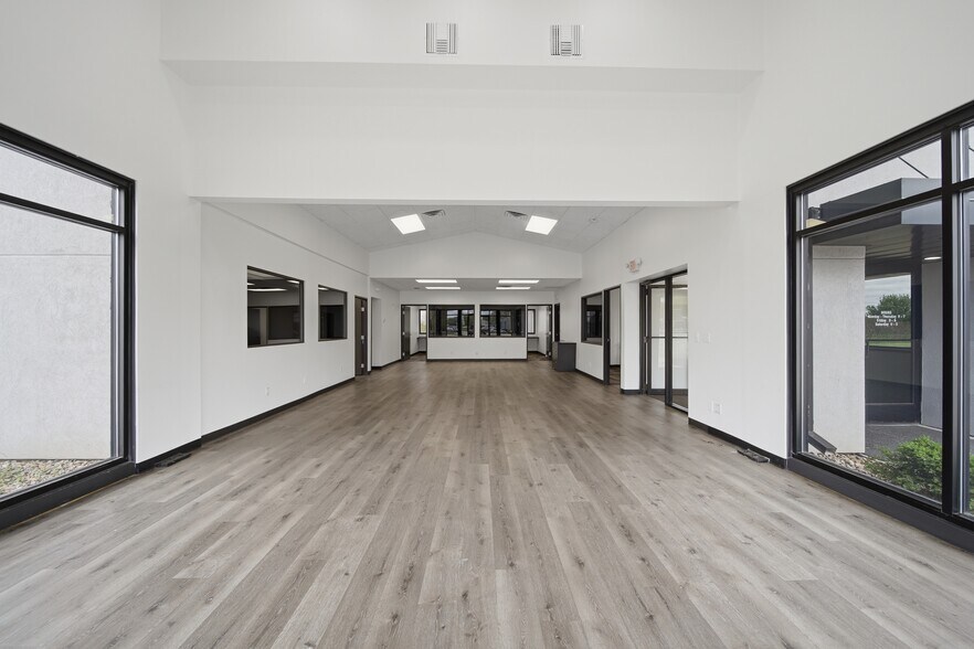More Photos Of 1010 S 7th St, Rochelle Flex For Sale
