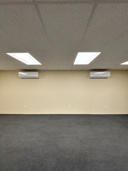 More Photos Of 6741 Old Collamer Rd, East Syracuse Warehouse For Lease