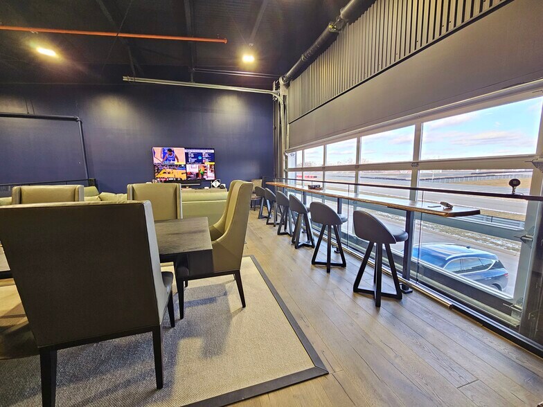 More Photos Of 104 E Speed Way, Pontiac Parking Garage For Sale