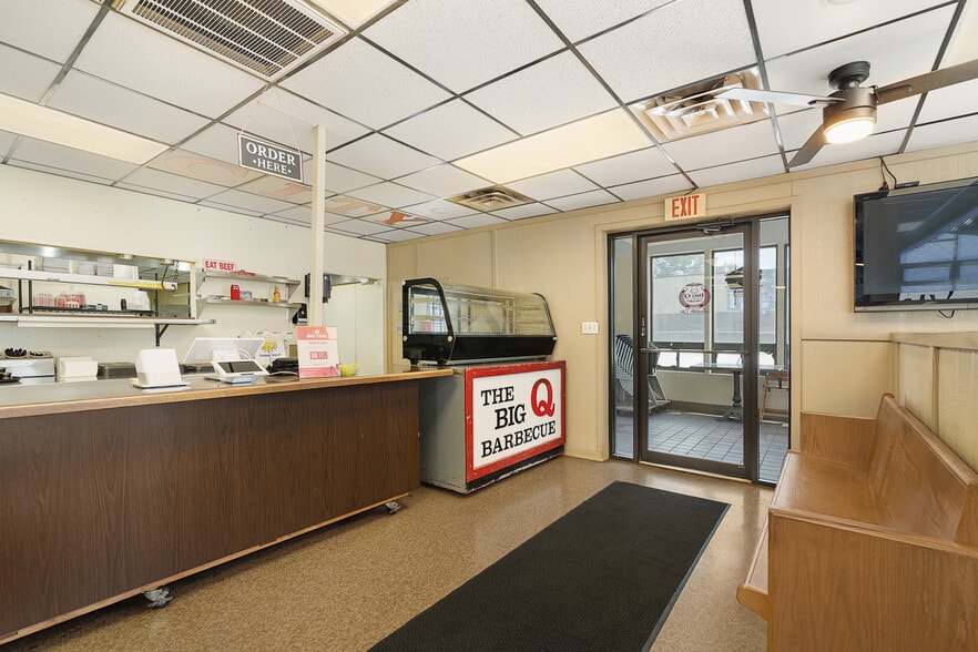More Photos Of 2117 S 34th St, Kansas City Restaurant For Sale