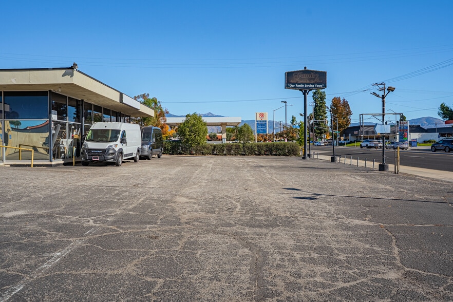 More Photos Of 3630 E Florida Ave, Hemet Auto Dealership For Sale