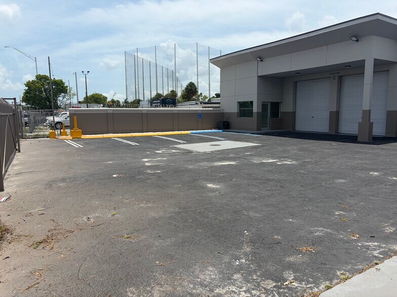 More Photos Of 17440 NW 2nd Ave, Miami Auto Repair For Sale