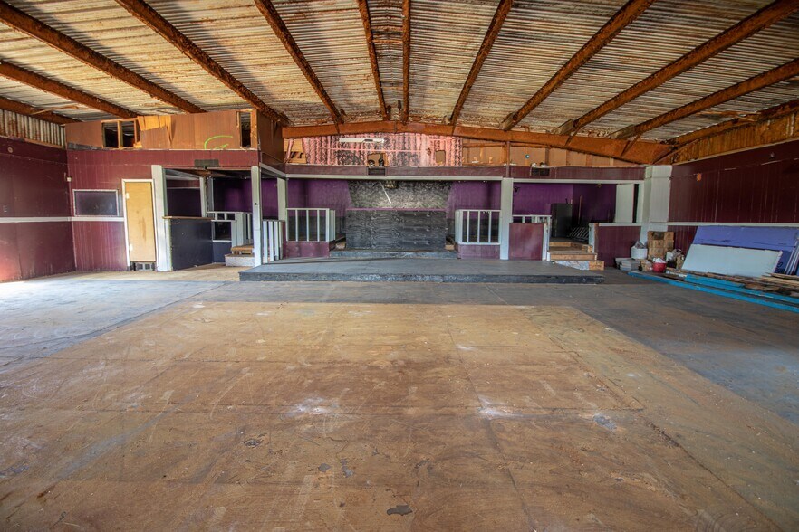 More Photos Of 901 E Johnson St, Waco Service For Sale