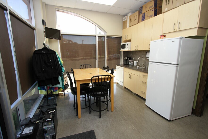 More Photos Of 5212 48 St, Red Deer Office For Sale