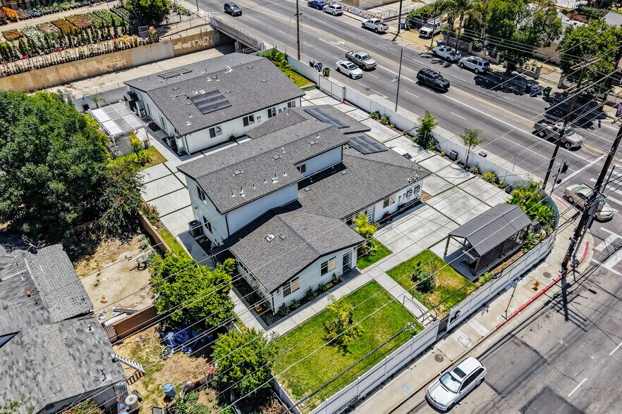 More Photos Of 18853 Saticoy St, Reseda Apartments For Sale