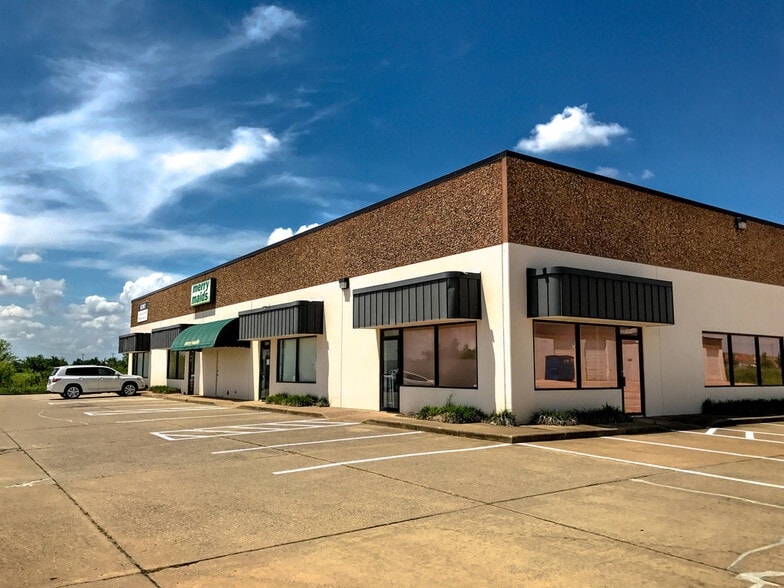 More Photos Of 3600-3744 E I 240 Service Rd, Oklahoma City Light Distribution For Sale