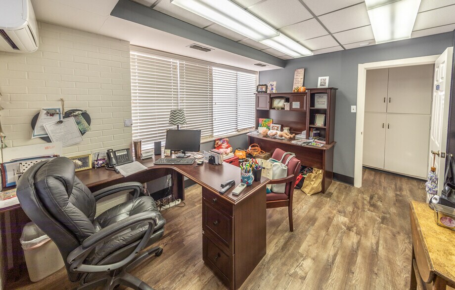 More Photos Of 5 Briercroft Office Park, Lubbock Office For Sale