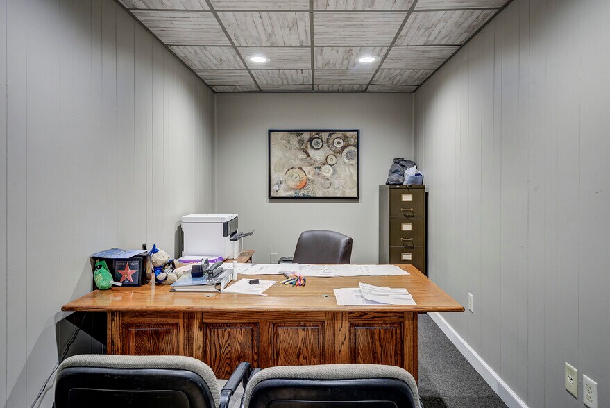 More Photos Of 707 E Elk Ave, Elizabethton Storefront Retail Office For Sale