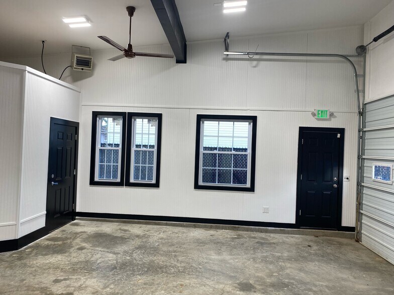 More Photos Of 134 Cockeysville, Cockeysville Warehouse For Lease