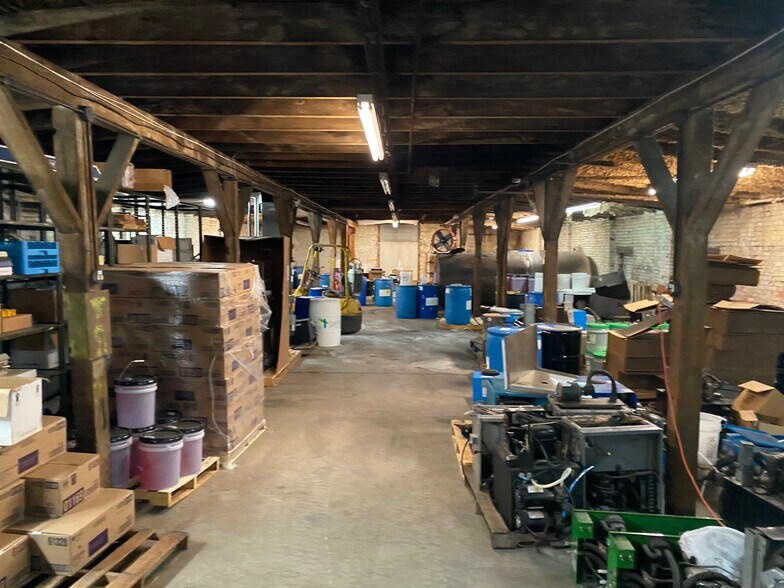 More Photos Of 2021 Tustin St, Pittsburgh Warehouse For Lease