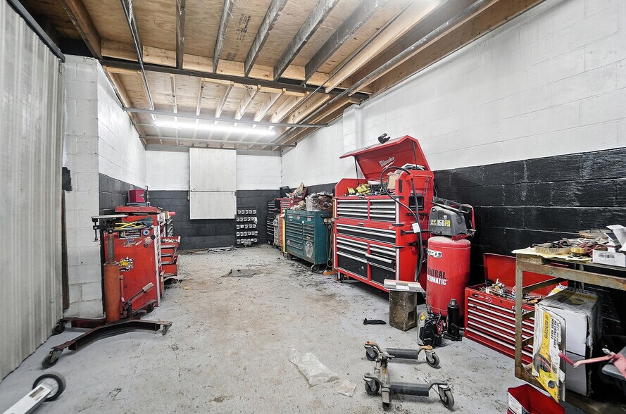 More Photos Of 603 S Broadway St, Dayton Warehouse For Sale