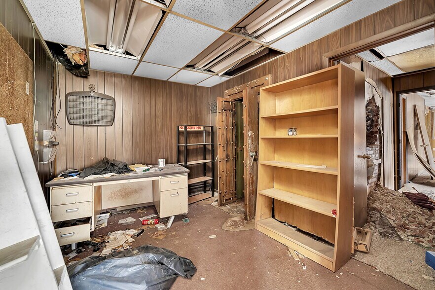 More Photos Of 604 South St, Mazon Warehouse For Sale