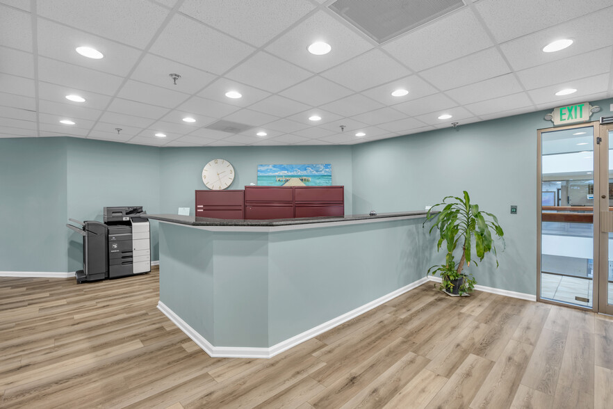 More Photos Of 631 US Highway 1, North Palm Beach Office For Sale