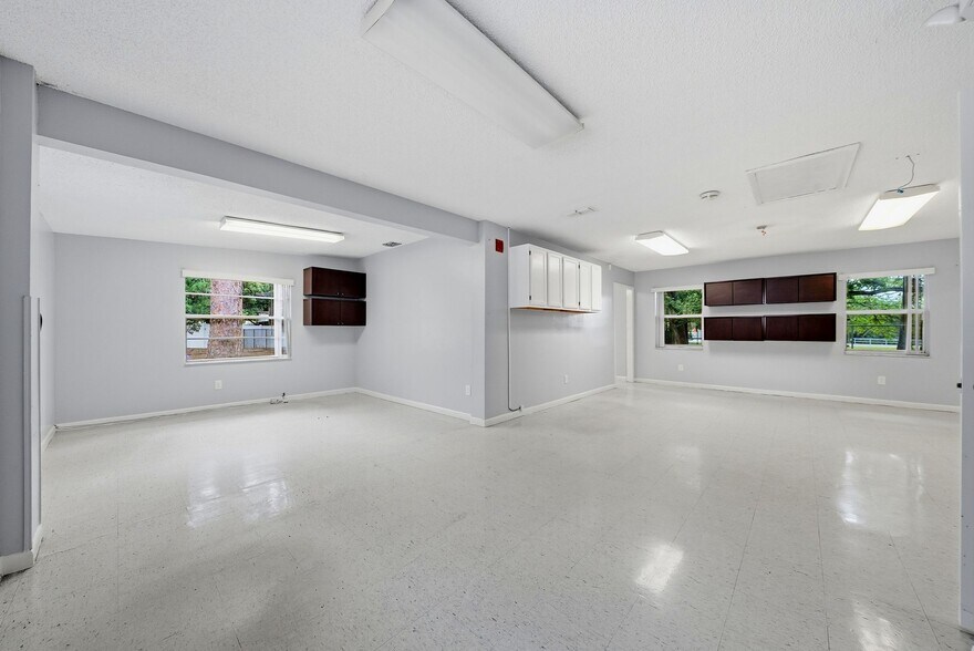 More Photos Of 2886 Whitney Rd, Clearwater Storefront Retail Residential For Sale