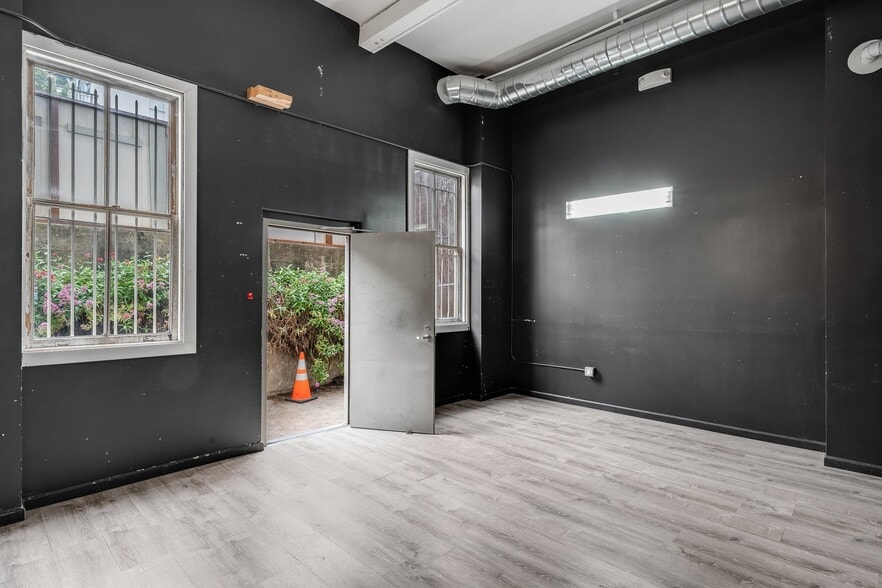 More Photos Of 1018-1020 Valencia St, San Francisco Storefront Retail Residential For Lease