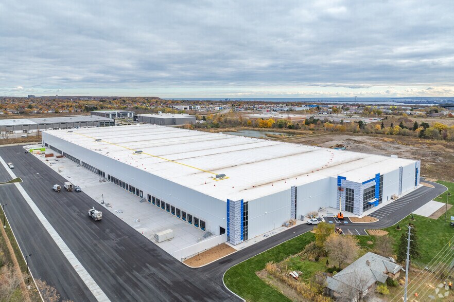 More Photos Of 22 Medicorum Pl, Hamilton Distribution For Lease