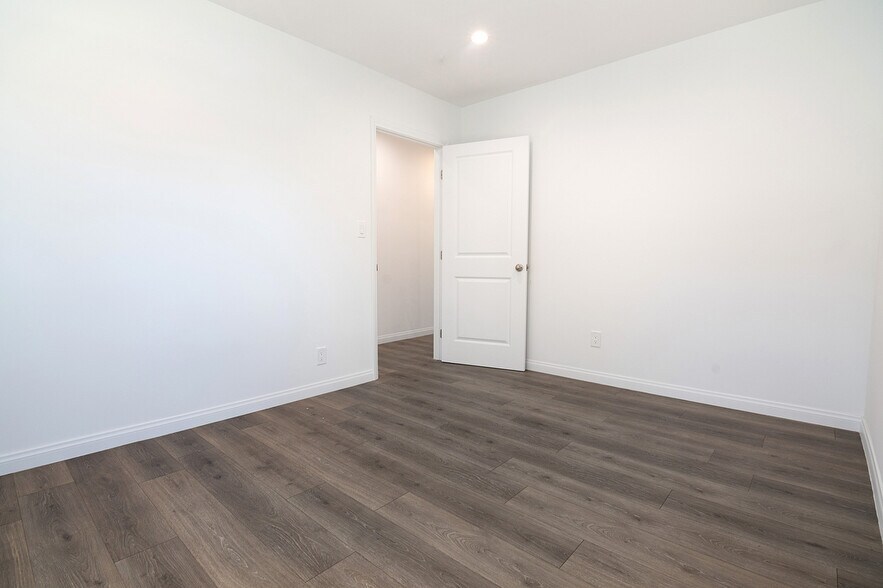 More Photos Of 15405 Covello St, Van Nuys Manufactured Housing Mobile Home Park For Sale