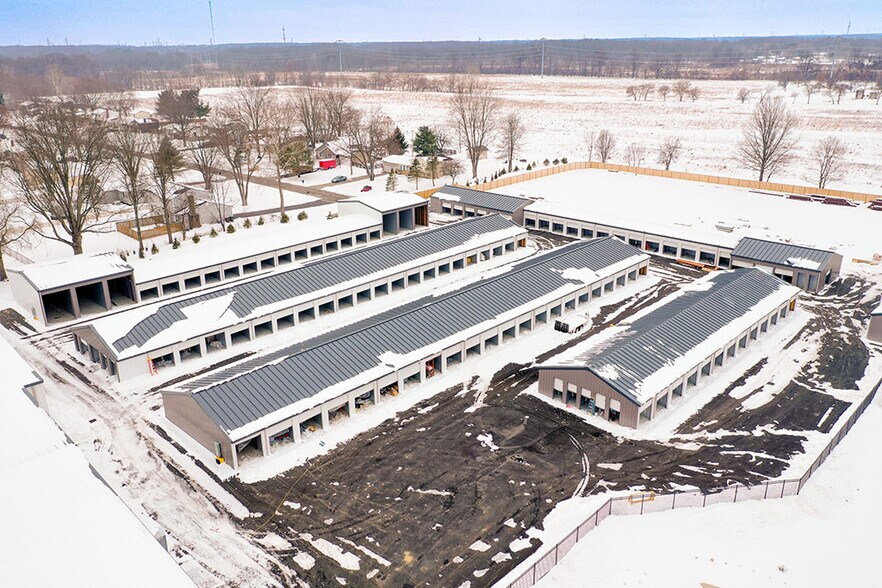 More Photos Of 6202 Walnut St, New Albany Self Storage For Sale