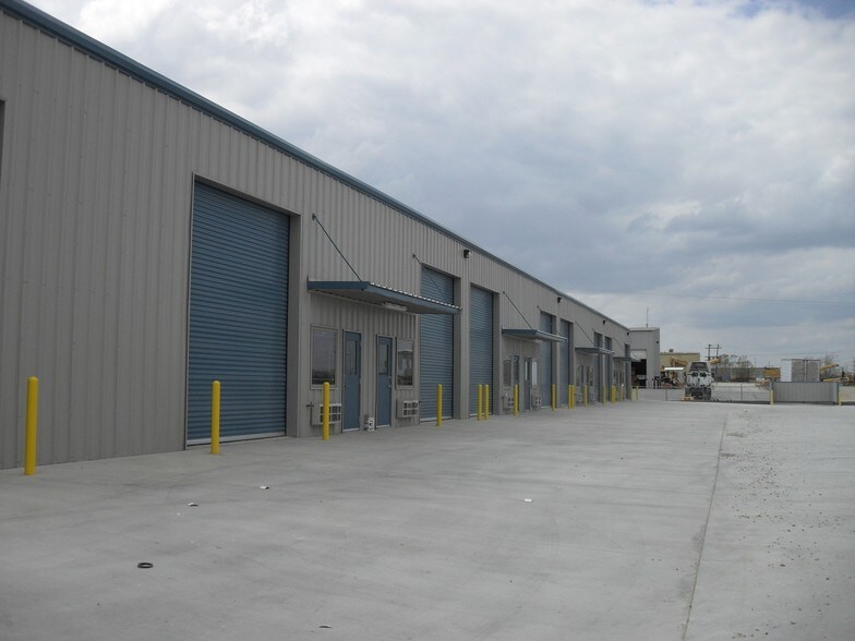 More Photos Of 2000 W Loop 340, Waco Warehouse For Lease