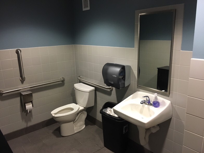 More Photos Of 327 N Riverfront Dr, Mankato Storefront Retail Residential For Lease