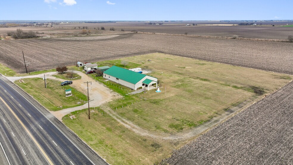 More Photos Of 2225 S State Highway 95, Taylor Freestanding For Lease