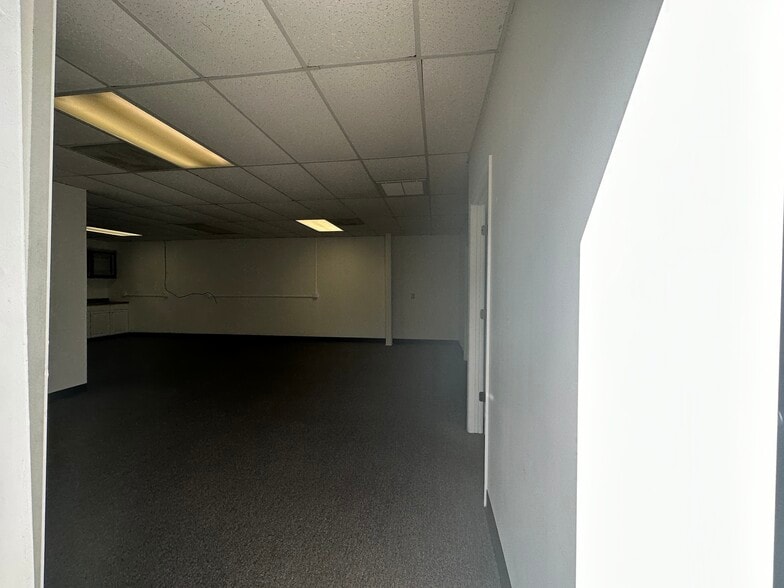 More Photos Of 255 S Guild Ave, Lodi Warehouse For Lease