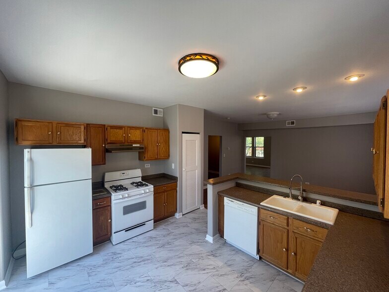 More Photos Of 7700 S Saginaw Ave, Chicago Apartments For Sale