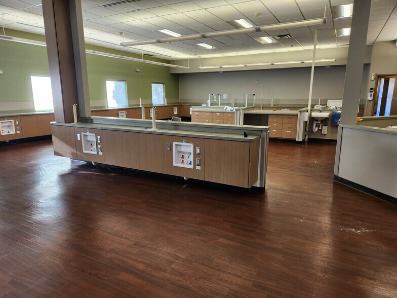 More Photos Of 600 Newman St, El Paso Medical For Sale