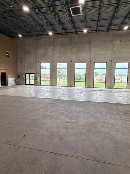 More Photos Of 572 Brewery Ln, Bourbonnais Distribution For Lease
