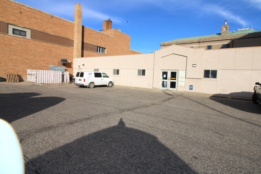 Primary Photo Of 116 1st St SW, Minot Medical For Lease